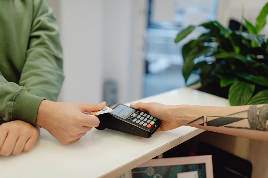 ishhjem-rabotajushhij-mastercard-kakije-rossijskije-banki-prodolzhajut-vypuskat-karty